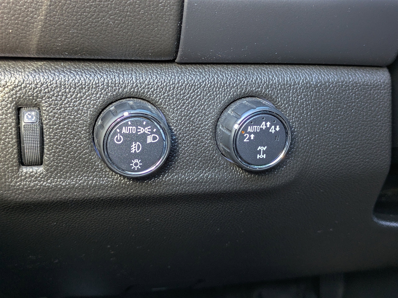 GMC Canyon All Terrain Crew Cab w/Leather Long Box 4WD 2020