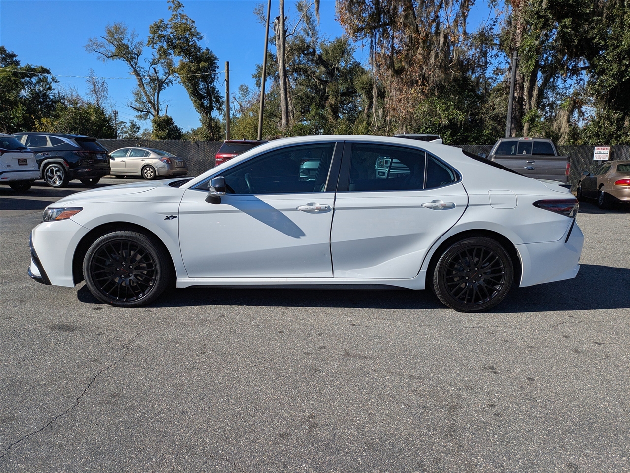 Toyota Camry SE 2023