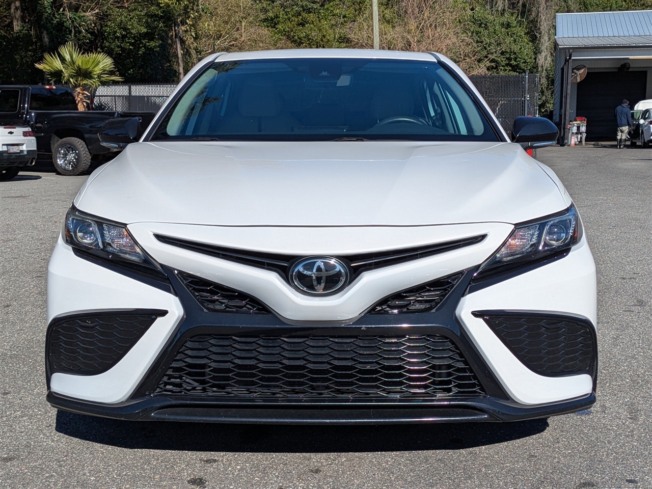 Toyota Camry SE 2023