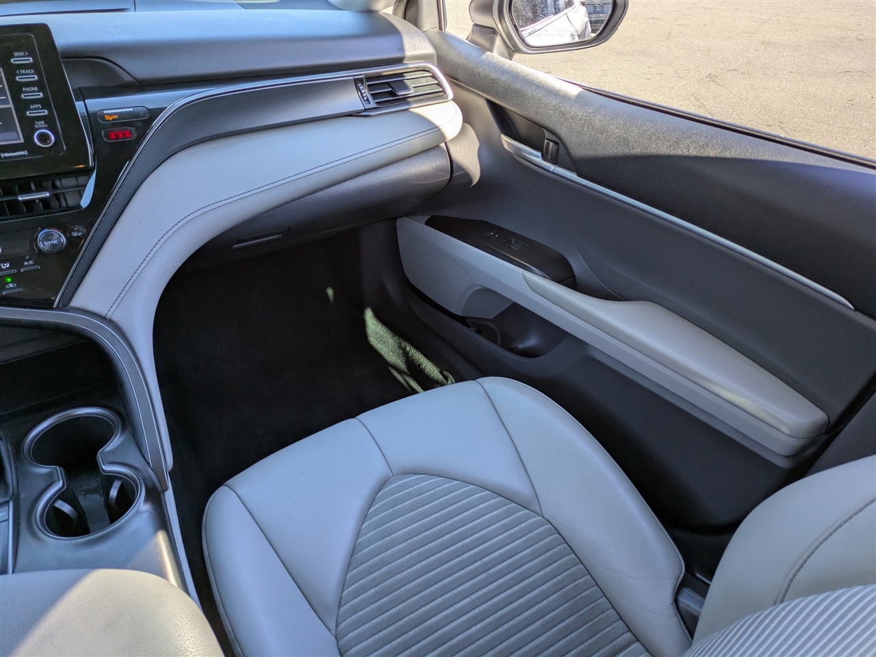 Toyota Camry SE 2023