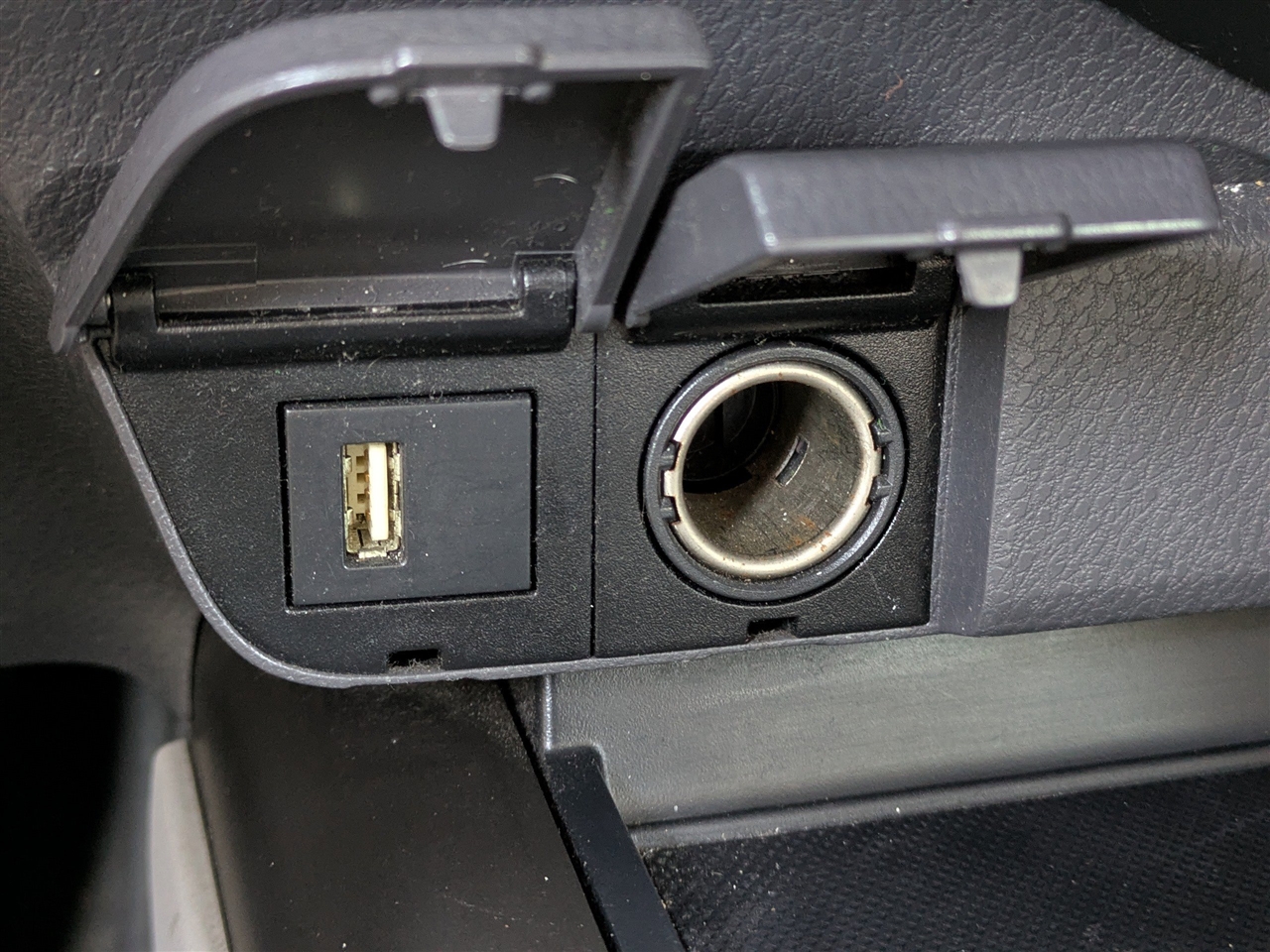 Toyota Camry SE 2023