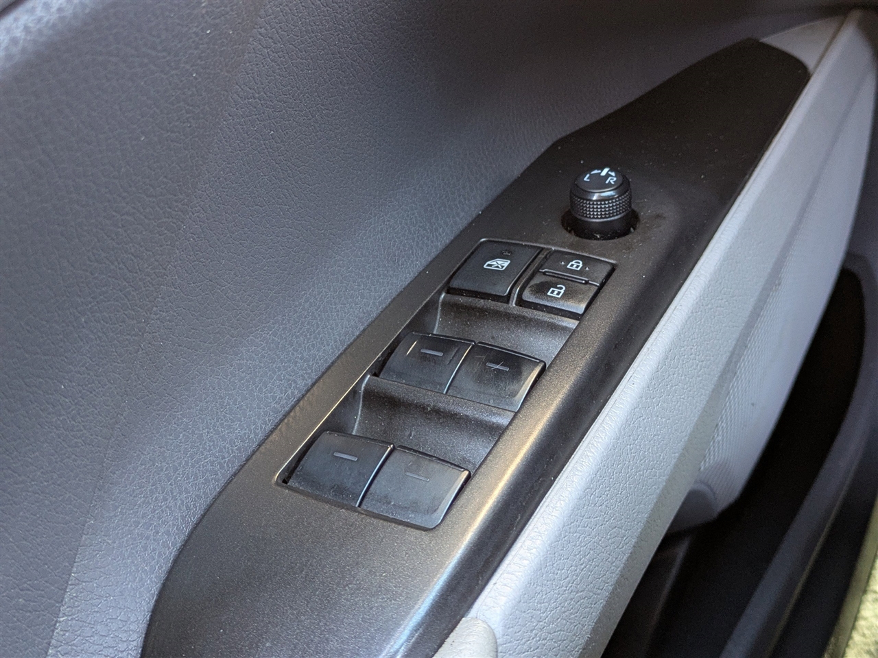 Toyota Camry SE 2023