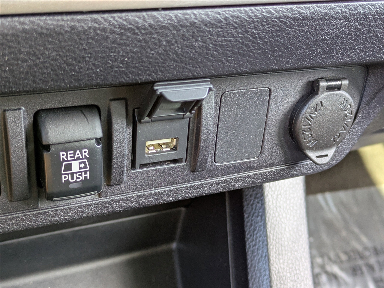 Toyota Tacoma SR5 Double Cab Long Bed V6 6AT 2WD 2020