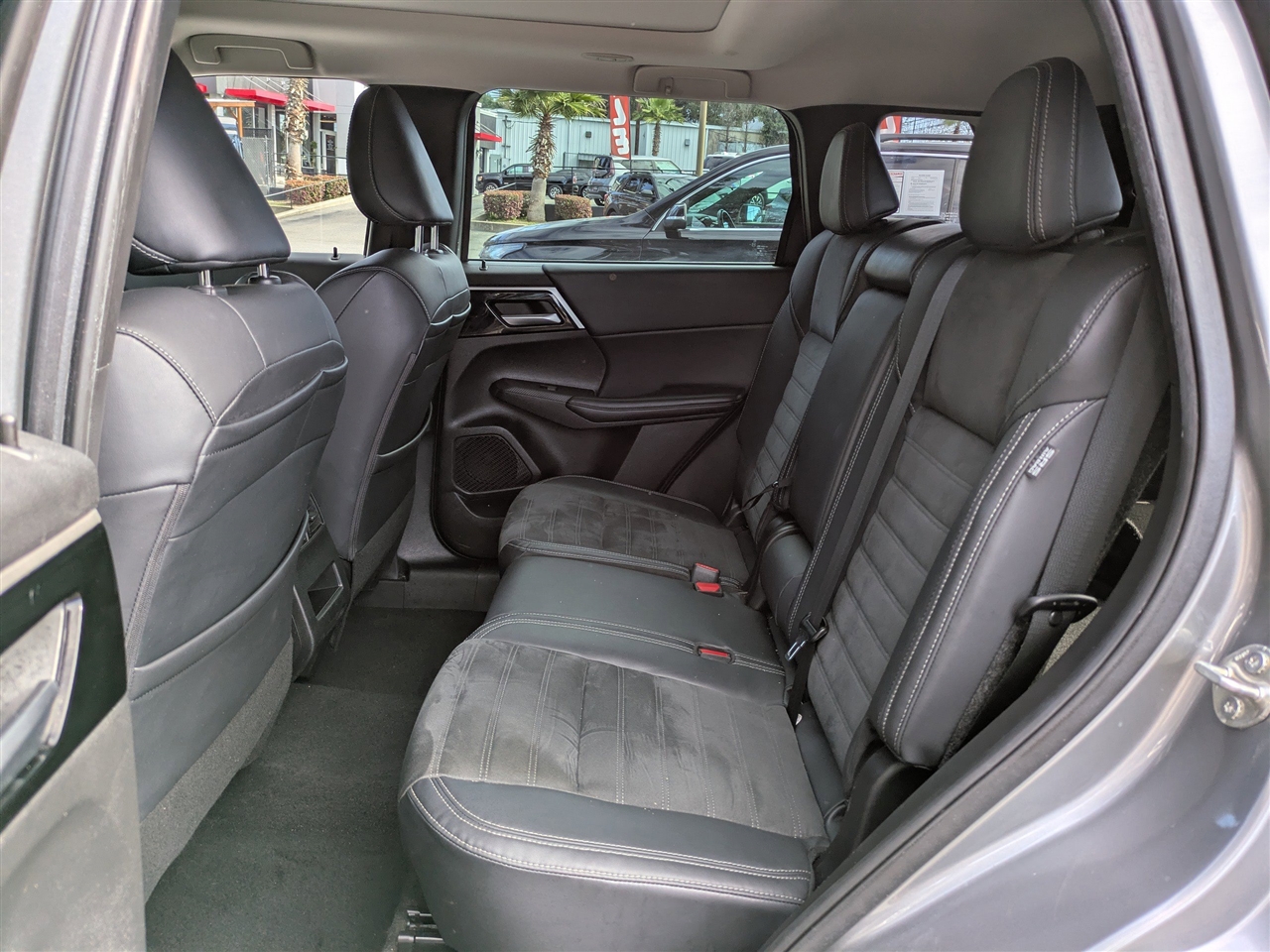 Mitsubishi Outlander SE 2WD 2023