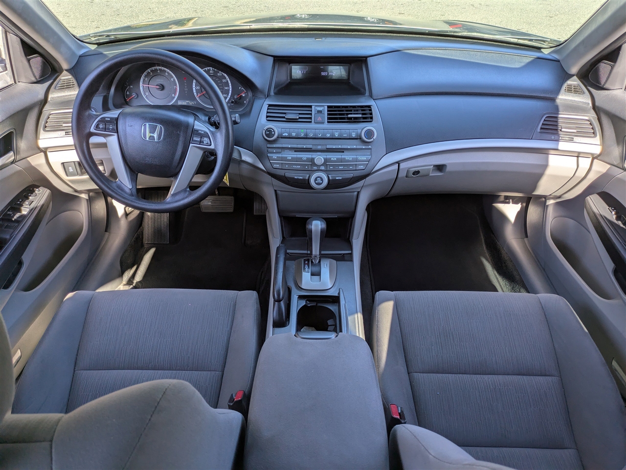 Honda Accord LX sedan AT 2012