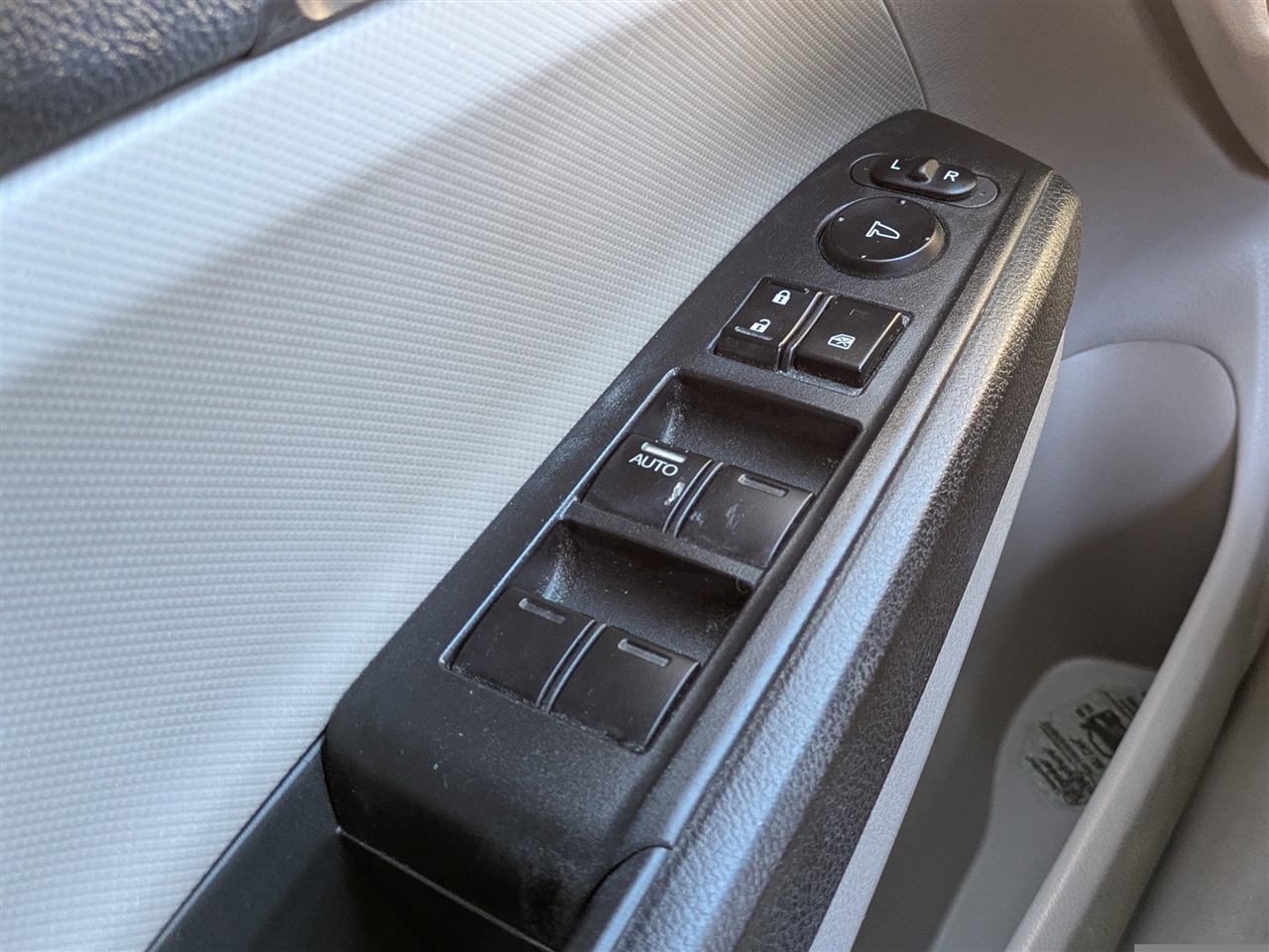 Honda Accord LX sedan AT 2012