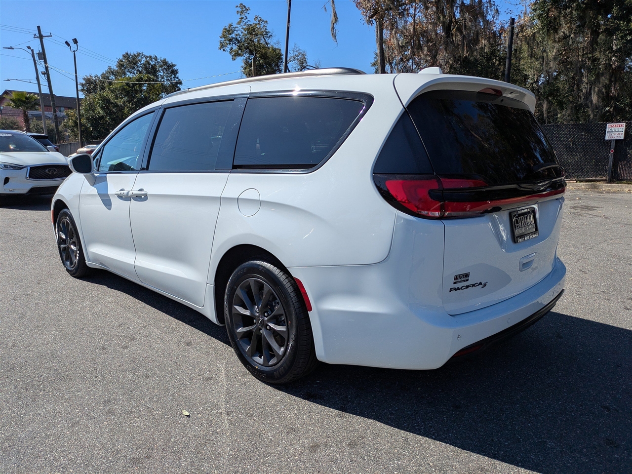 Chrysler Pacifica Touring Plus 2021