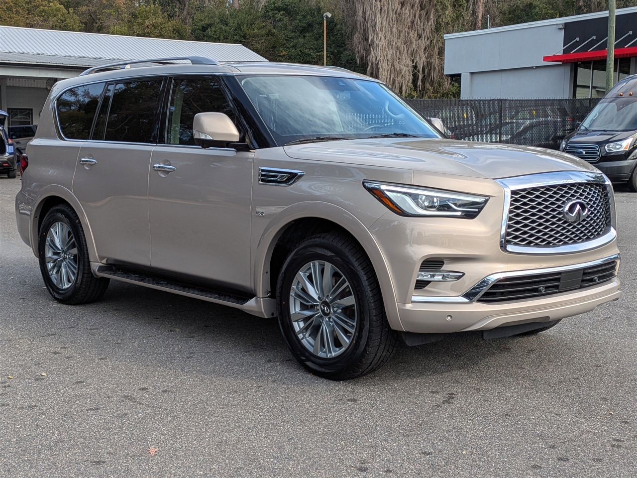Infiniti QX80 LUXE 2019