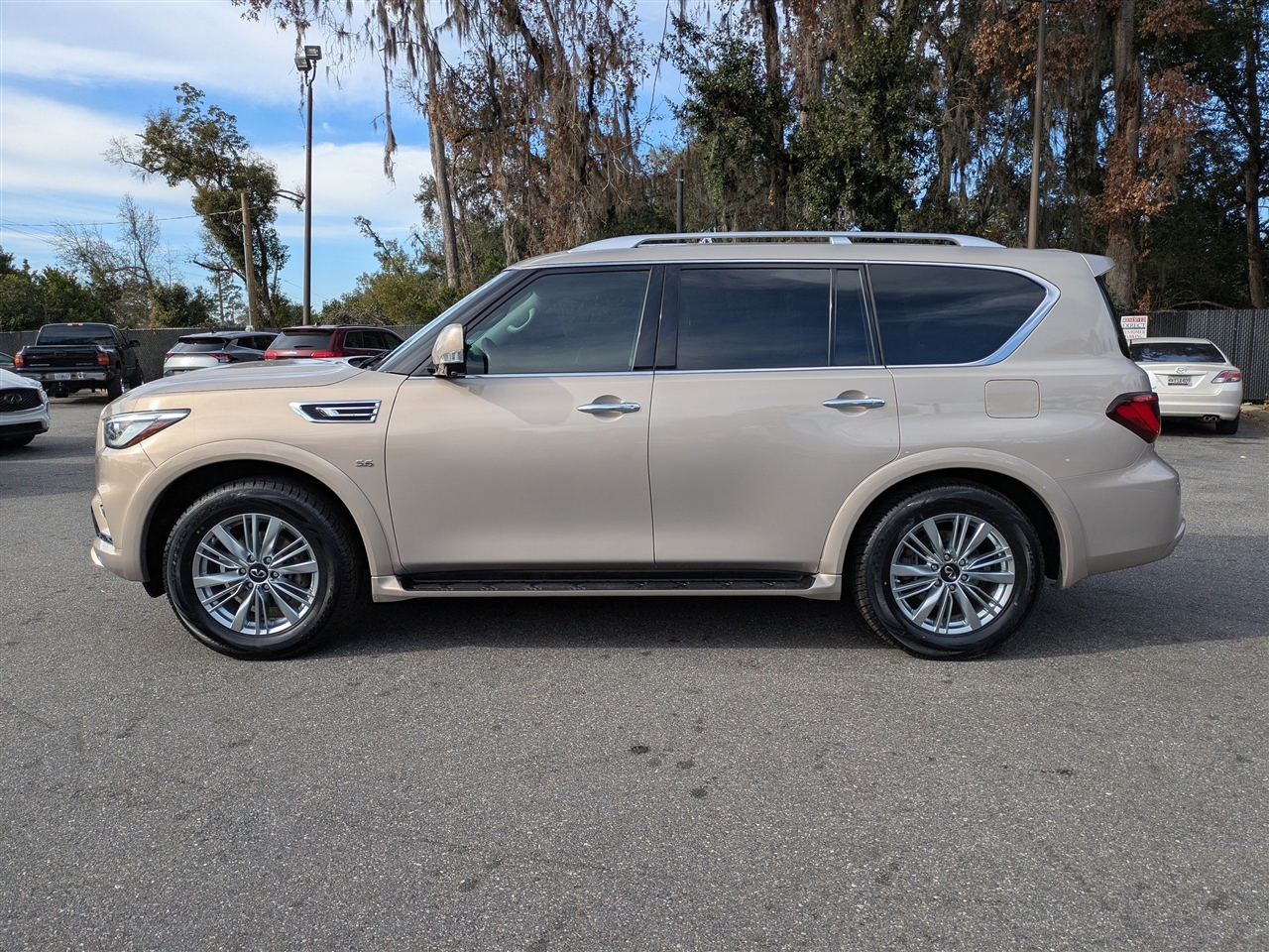 Infiniti QX80 LUXE 2019
