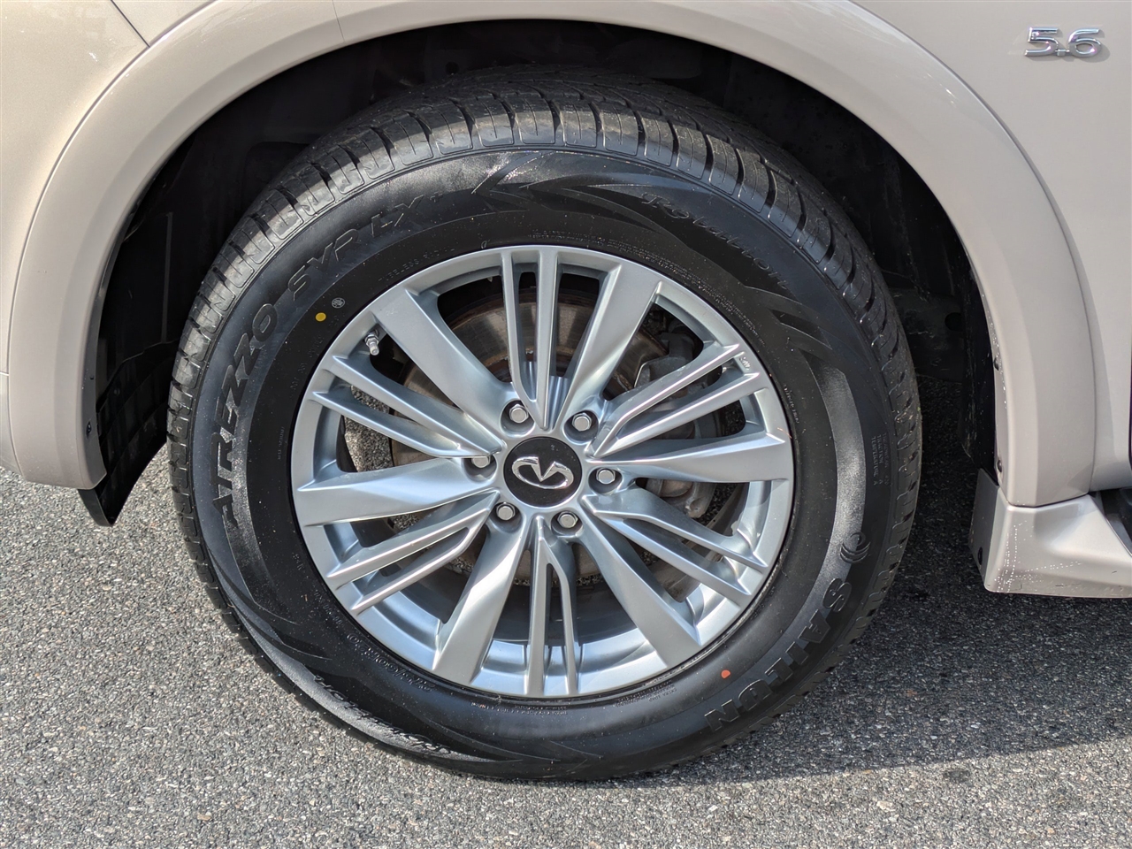 Infiniti QX80 LUXE 2019