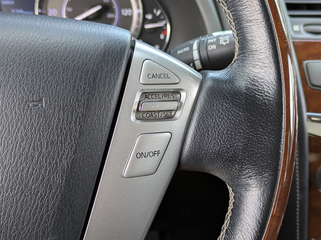 Infiniti QX80 LUXE 2019