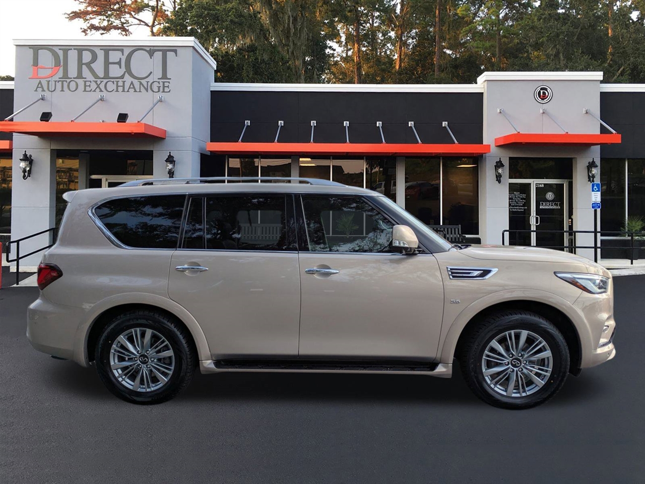 Infiniti QX80 LUXE 2019
