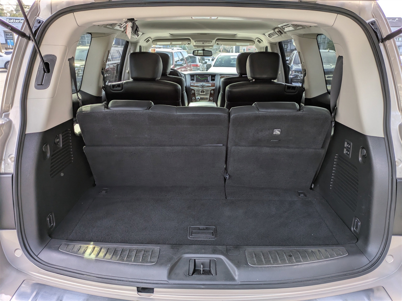 Infiniti QX80 LUXE 2019