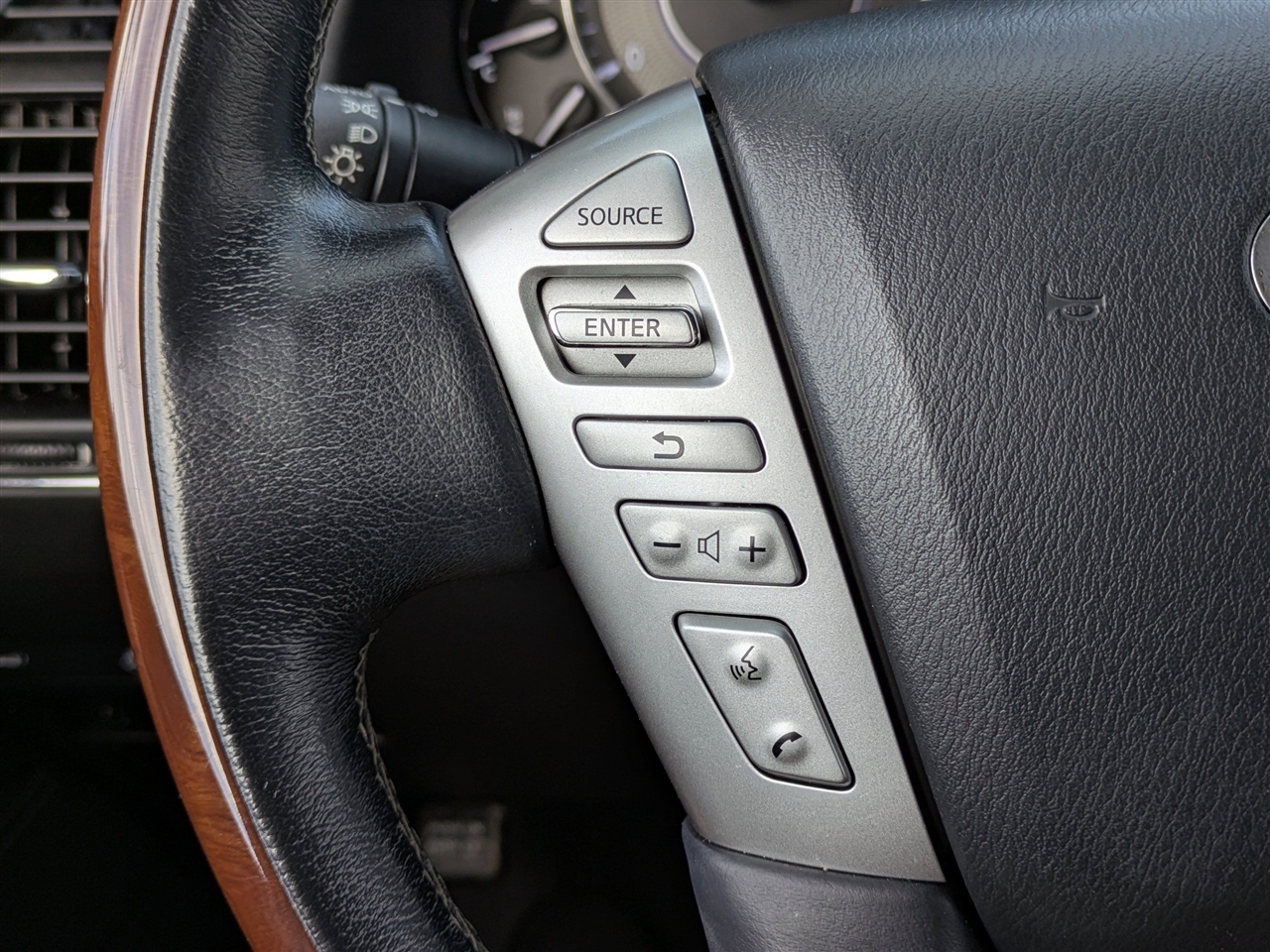 Infiniti QX80 LUXE 2019