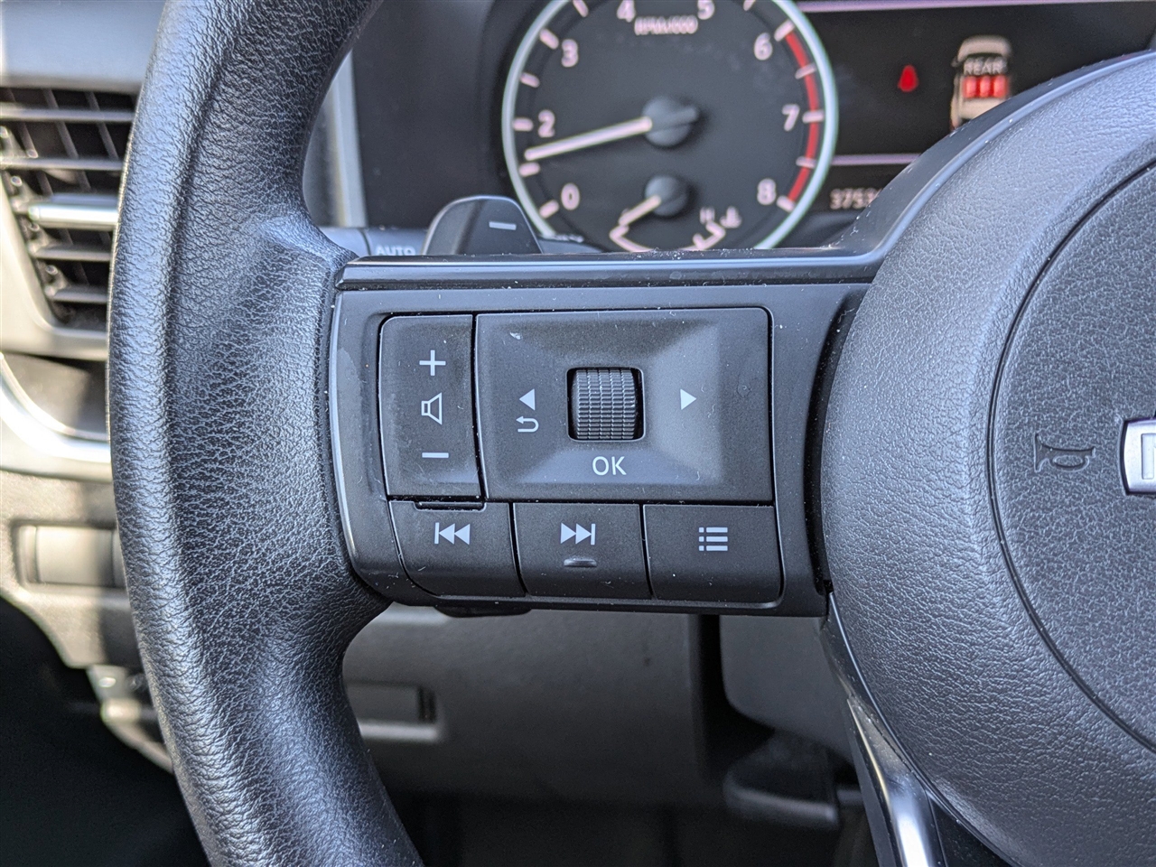 Nissan Rogue SV 2024