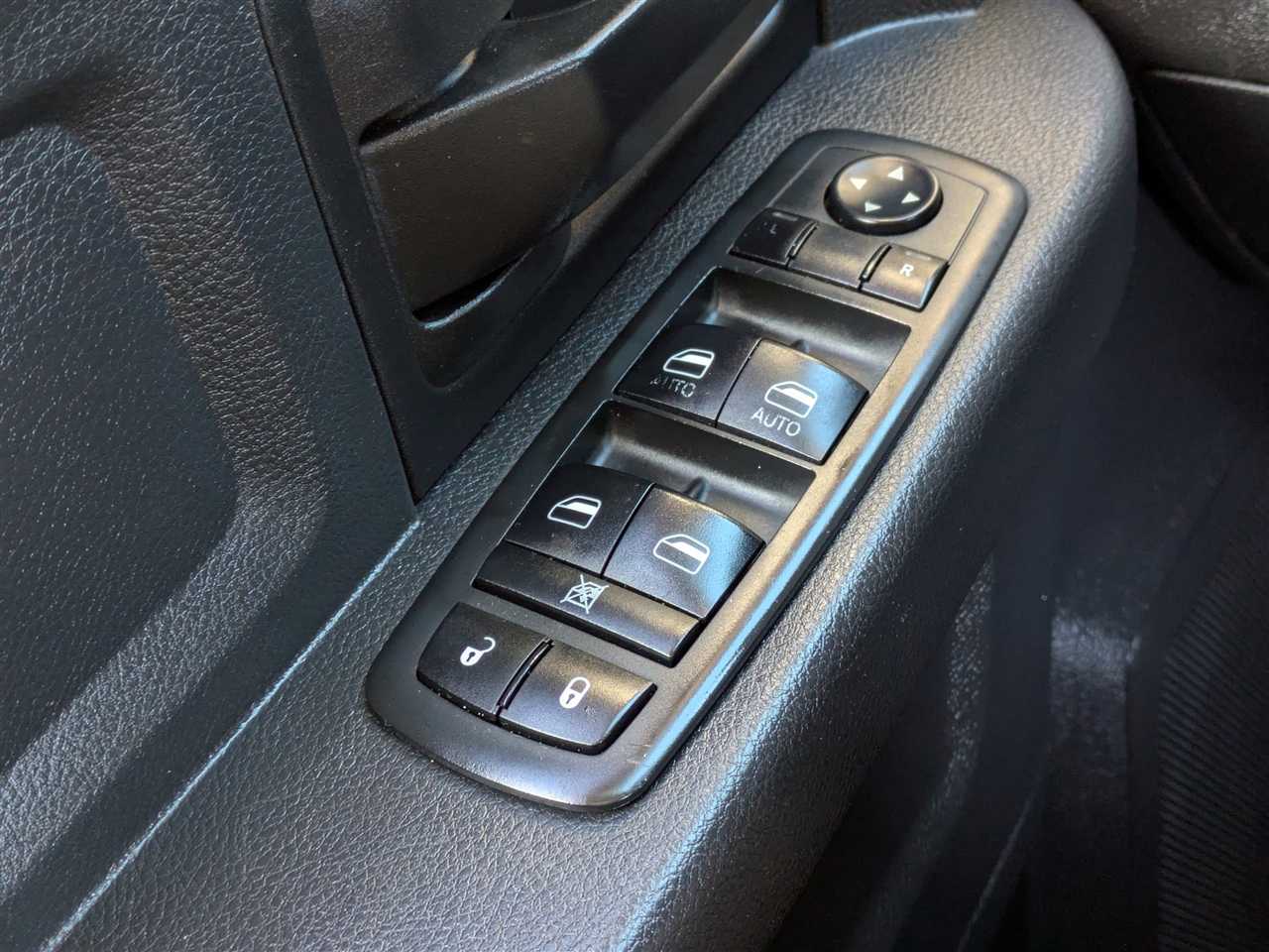 RAM 1500 Tradesman Crew Cab LWB 4WD 2017