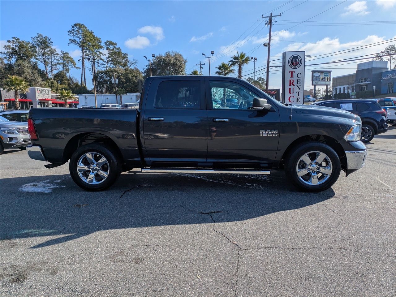RAM 1500 SLT Crew Cab SWB 4WD 2016