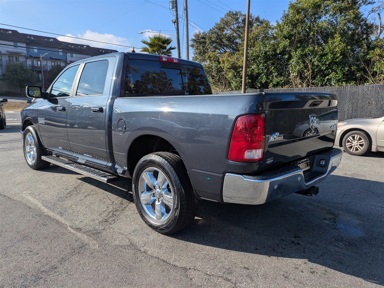 RAM 1500 SLT Crew Cab SWB 4WD 2016
