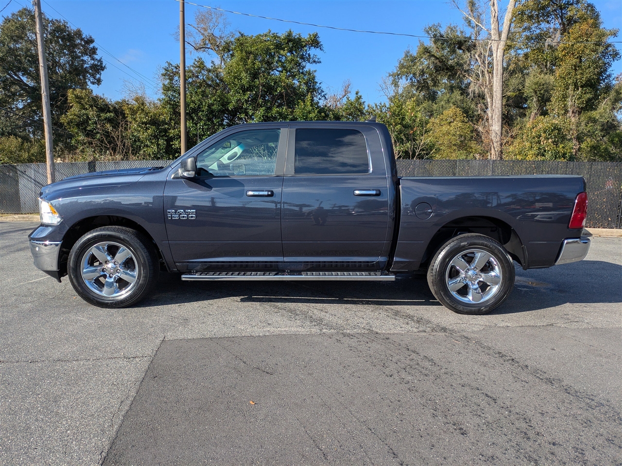RAM 1500 SLT Crew Cab SWB 4WD 2016