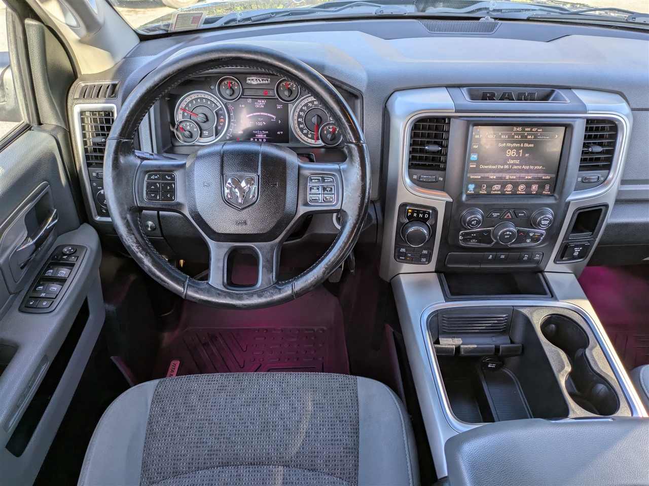 RAM 1500 SLT Crew Cab SWB 4WD 2016