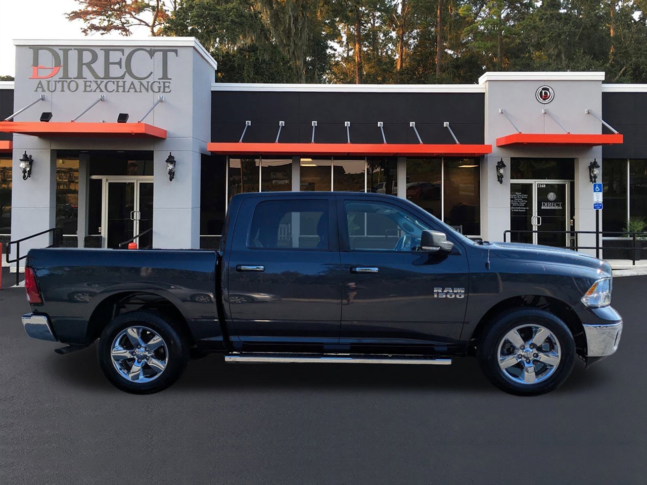 RAM 1500 SLT Crew Cab SWB 4WD 2016