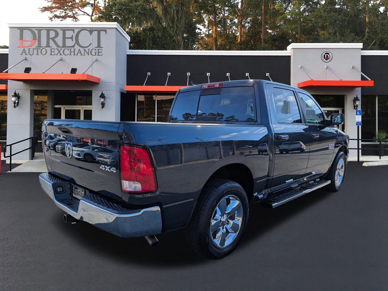 RAM 1500 SLT Crew Cab SWB 4WD 2016