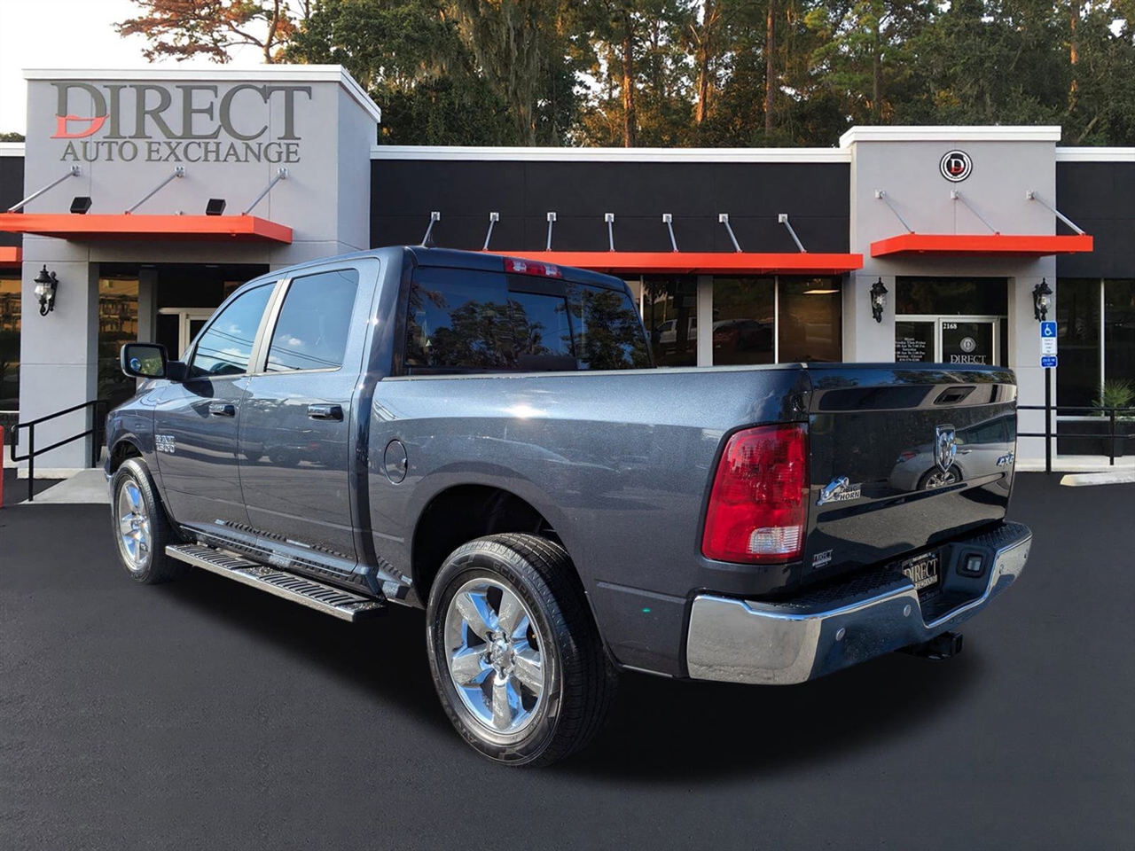 RAM 1500 SLT Crew Cab SWB 4WD 2016