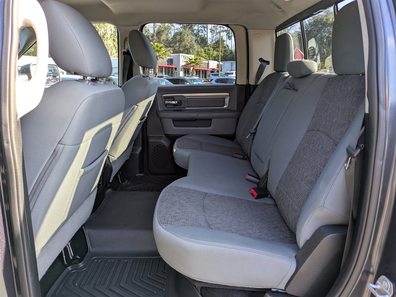 RAM 1500 SLT Crew Cab SWB 4WD 2016