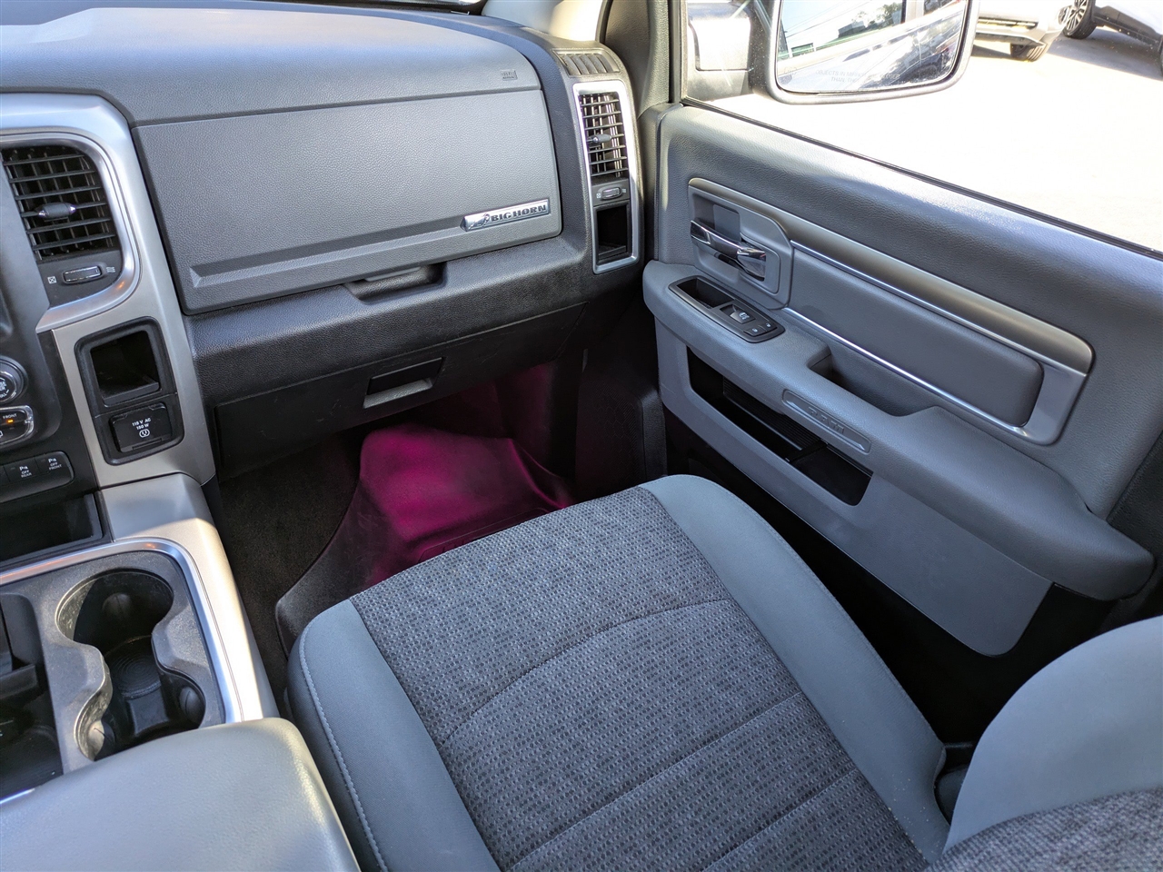 RAM 1500 SLT Crew Cab SWB 4WD 2016