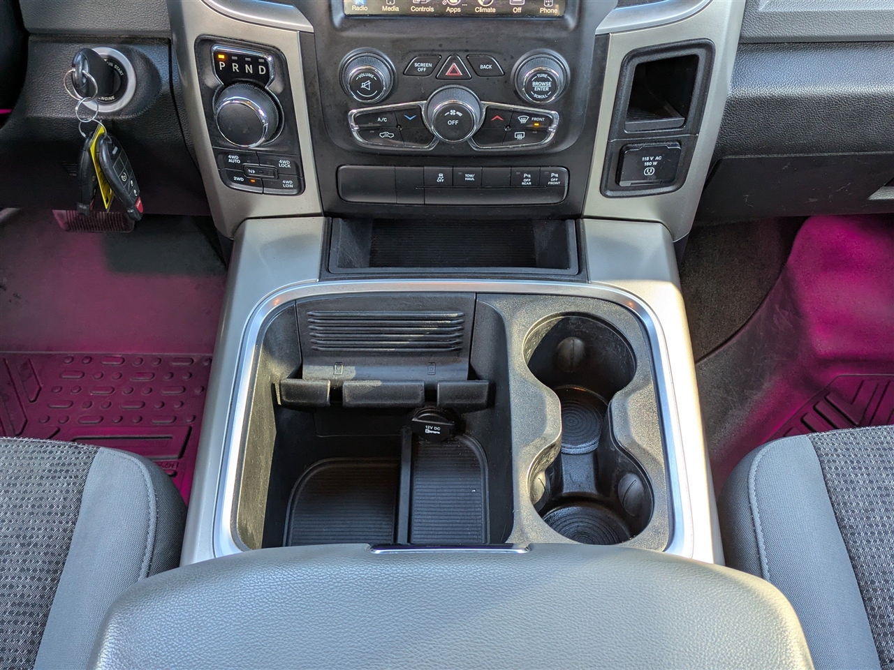 RAM 1500 SLT Crew Cab SWB 4WD 2016