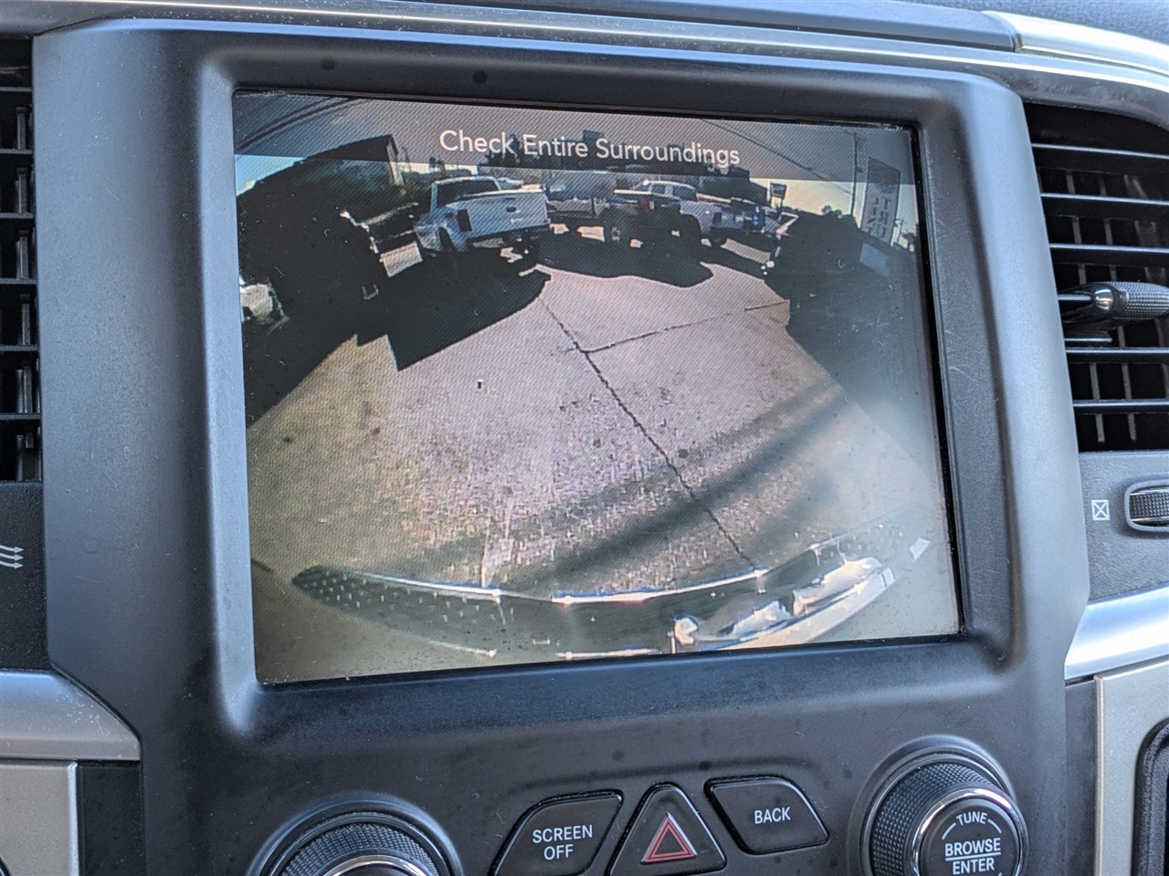 RAM 1500 SLT Crew Cab SWB 4WD 2016