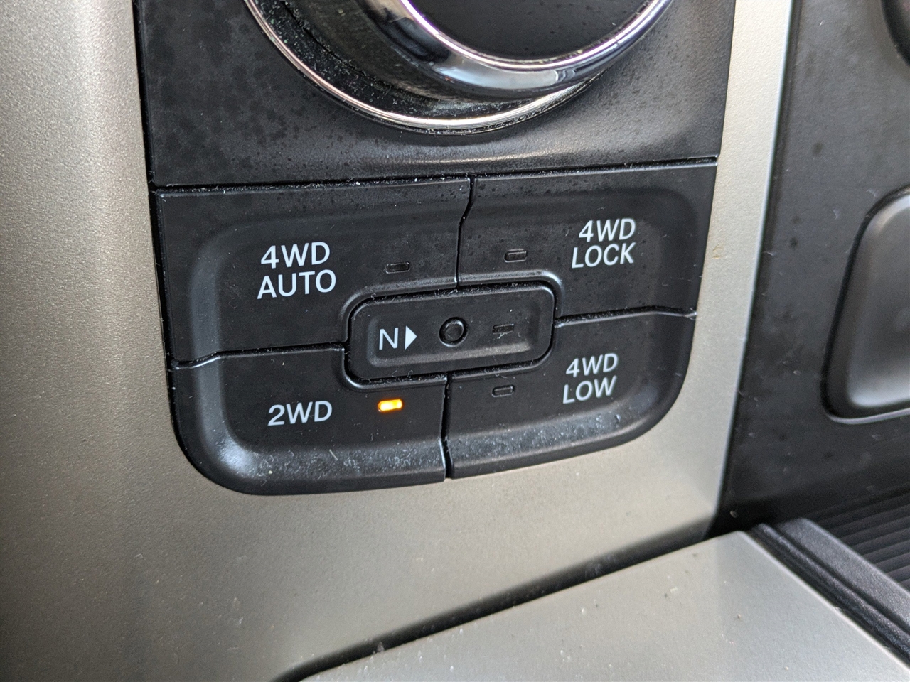 RAM 1500 SLT Crew Cab SWB 4WD 2016