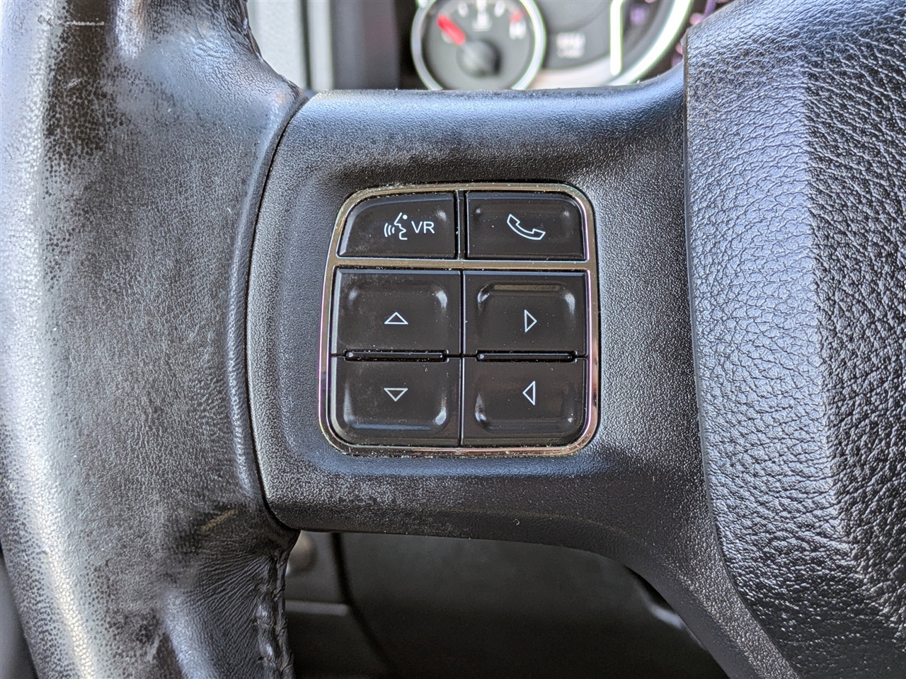 RAM 1500 SLT Crew Cab SWB 4WD 2016