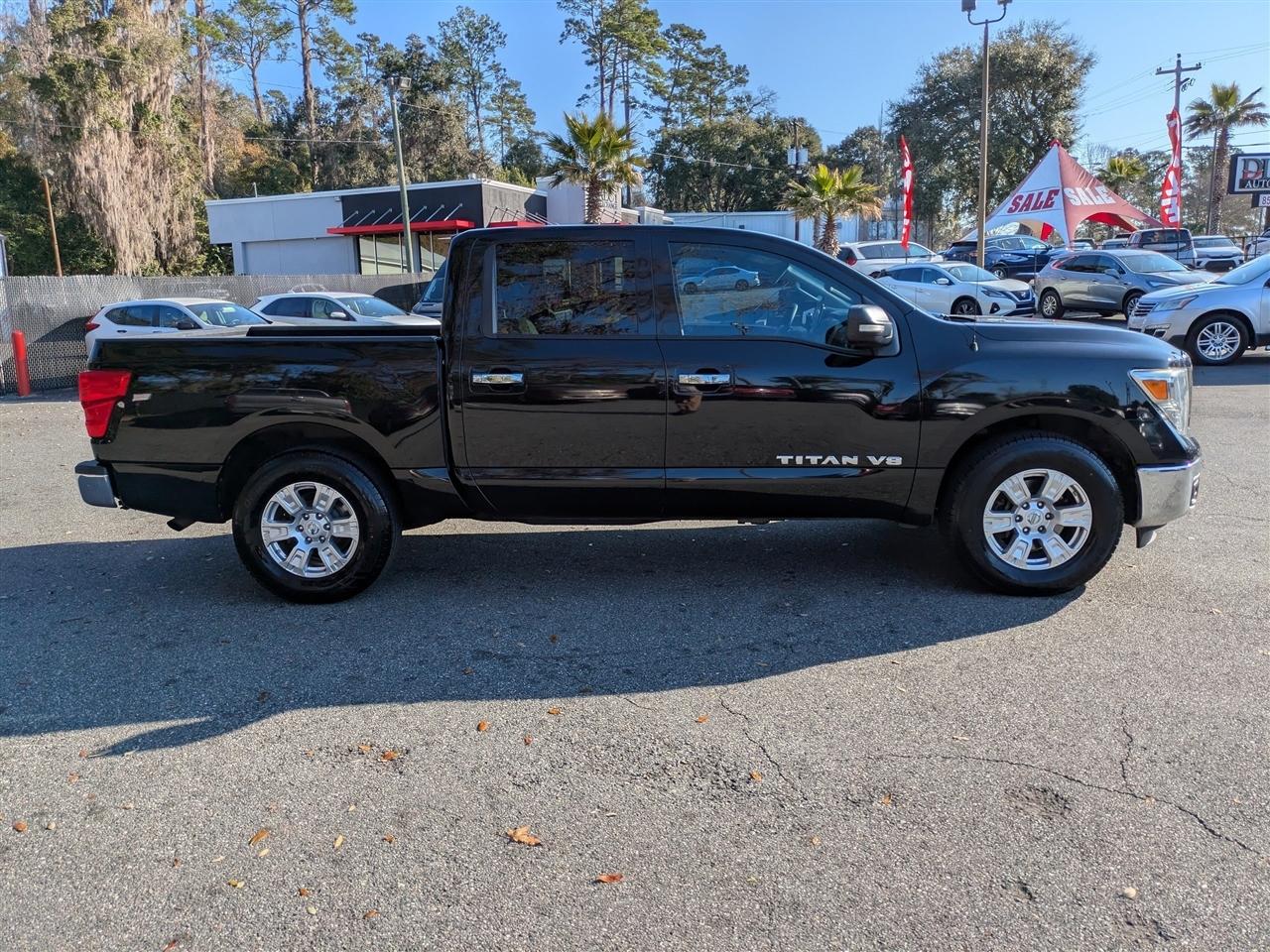 Nissan Titan SV Crew Cab 2WD 2018