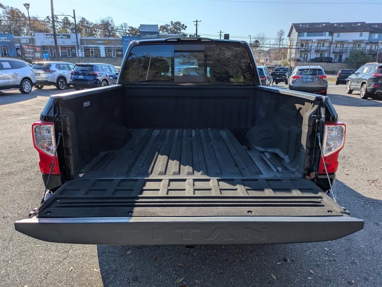 Nissan Titan SV Crew Cab 2WD 2018