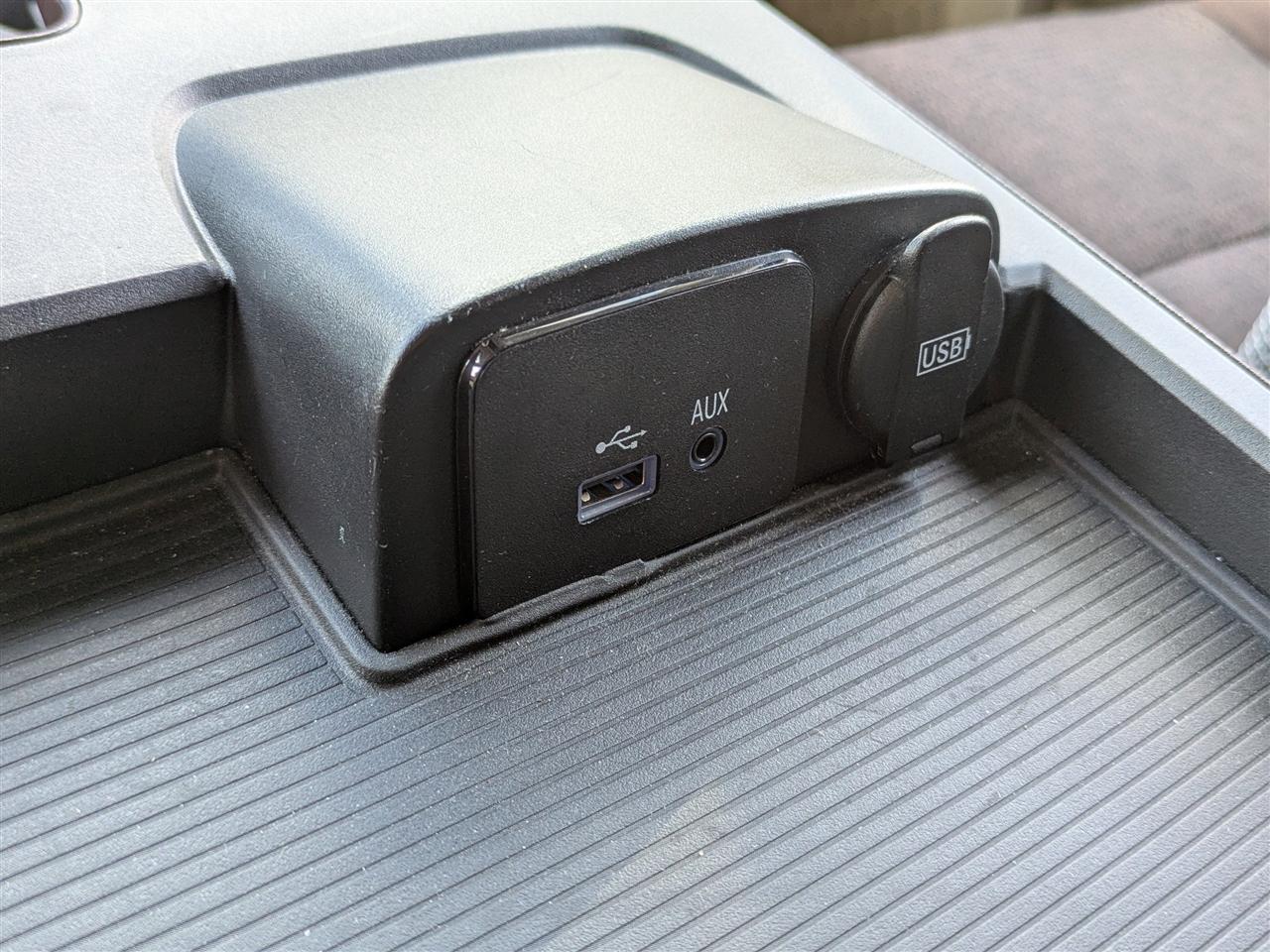 RAM 1500 SLT Crew Cab LWB 2WD 2015