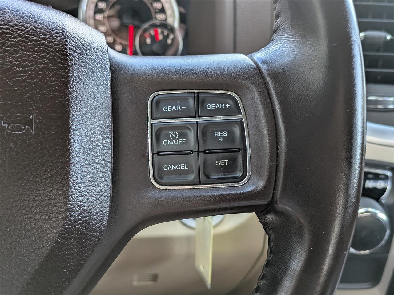 RAM 1500 SLT Crew Cab LWB 2WD 2015