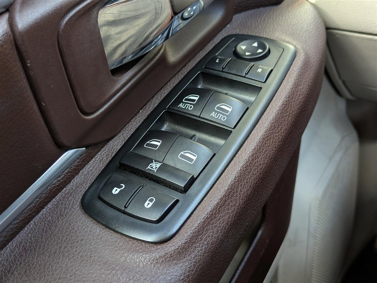 RAM 1500 SLT Crew Cab LWB 2WD 2015