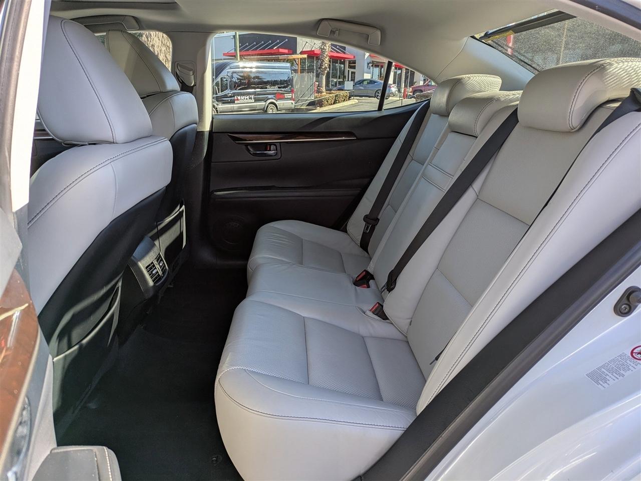 Lexus ES 350 Sedan 2013