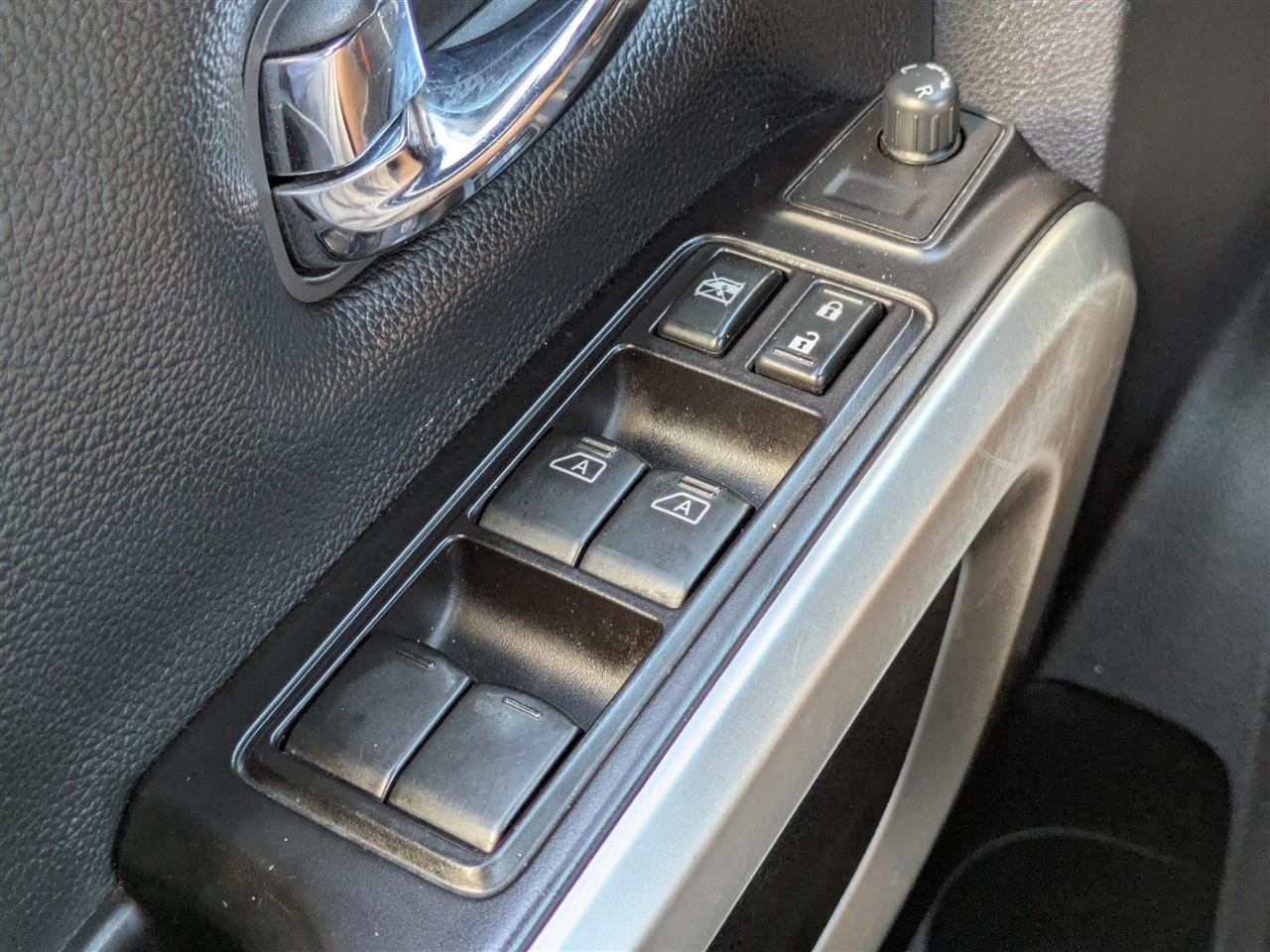 Nissan Titan SV Crew Cab 2WD 2020