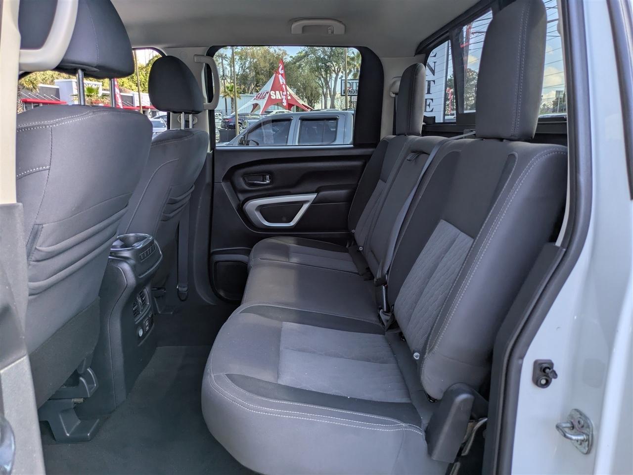 Nissan Titan SV Crew Cab 2WD 2020