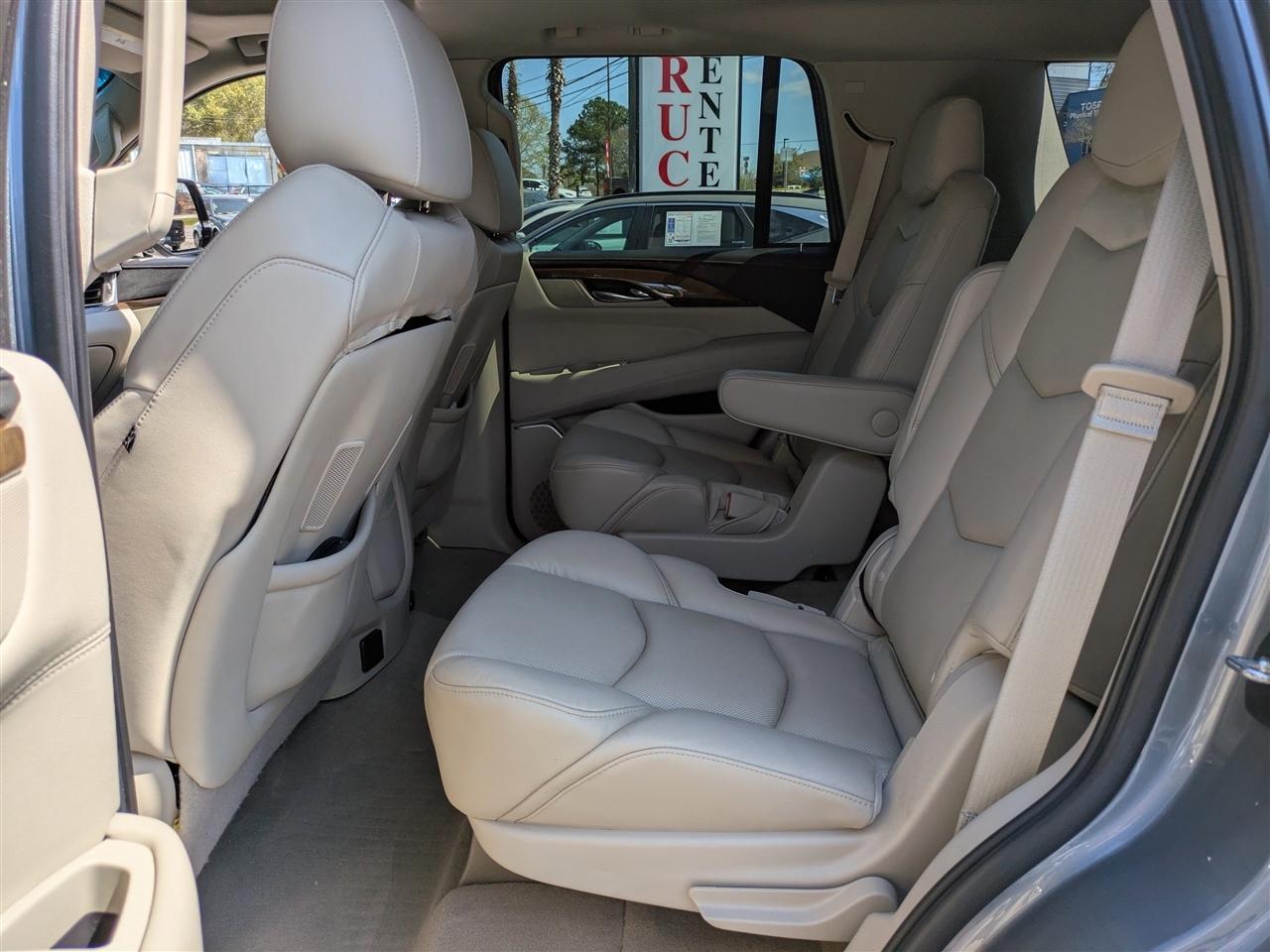 Cadillac Escalade Luxury 2WD 2019