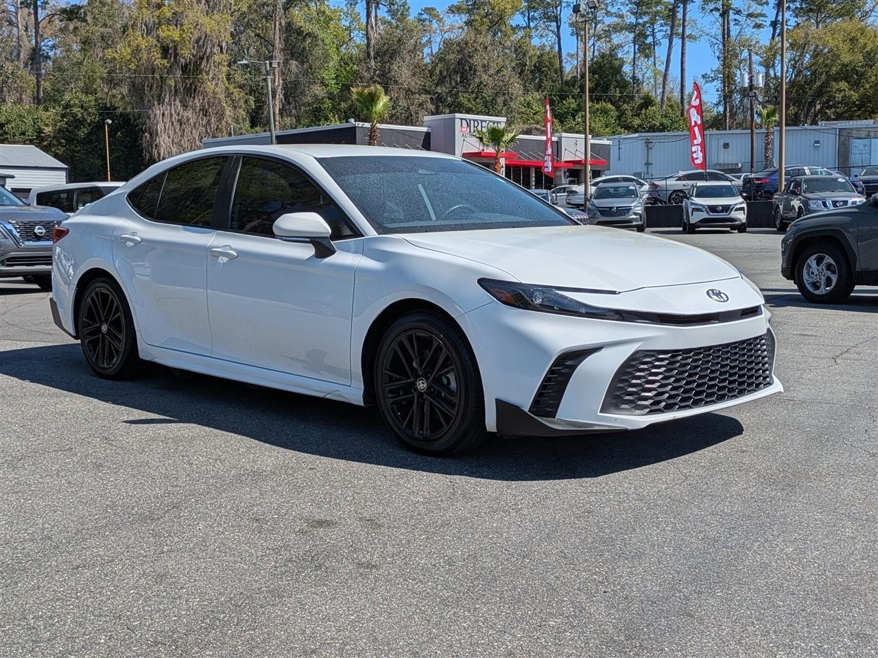 Toyota Camry Hybrid XLE 2025