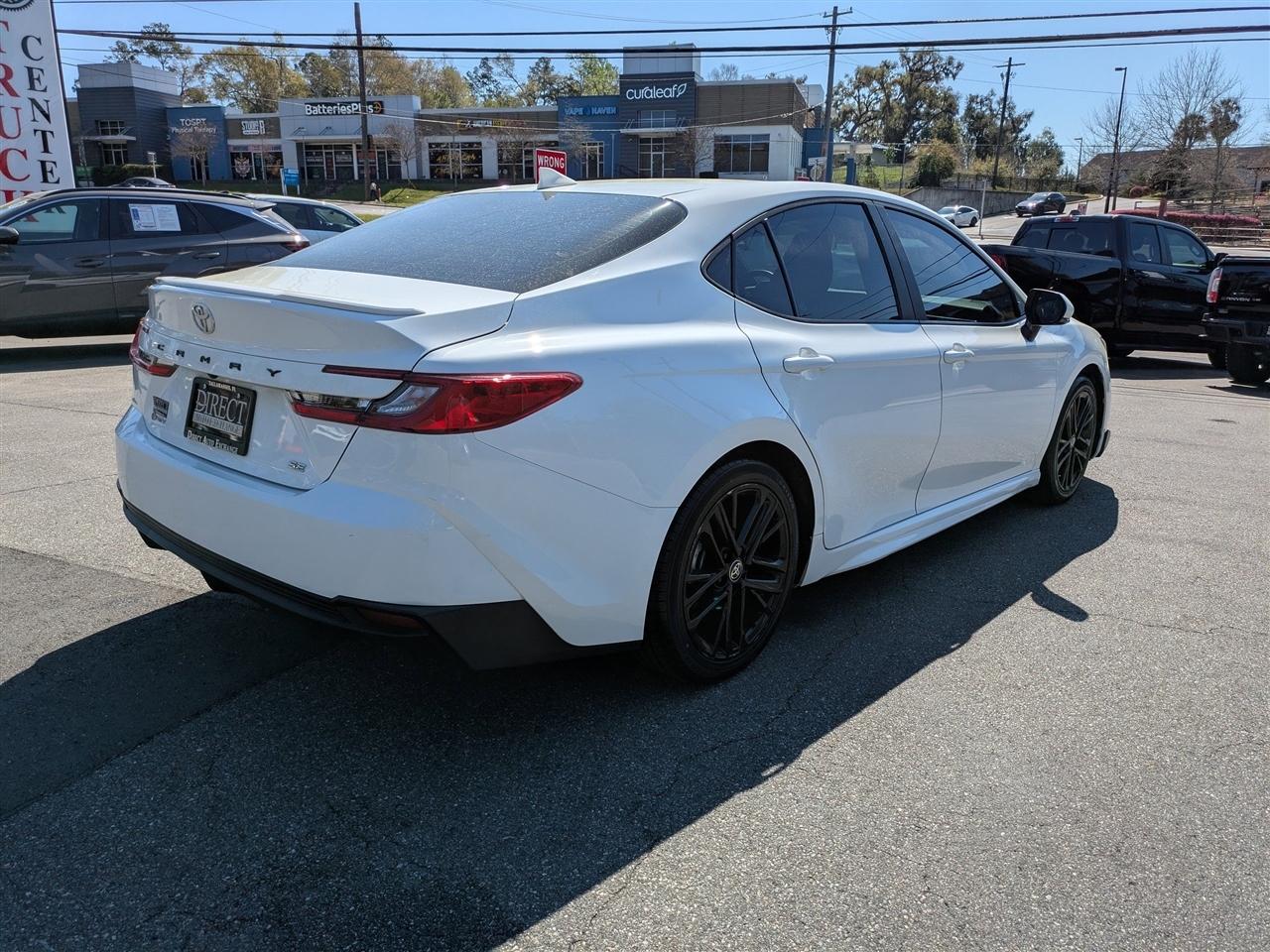 Toyota Camry Hybrid XLE 2025