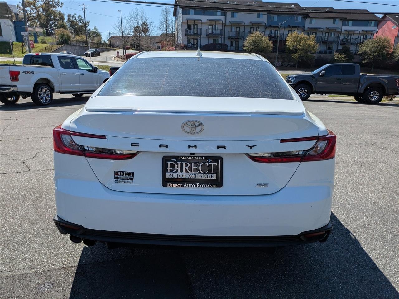 Toyota Camry Hybrid XLE 2025