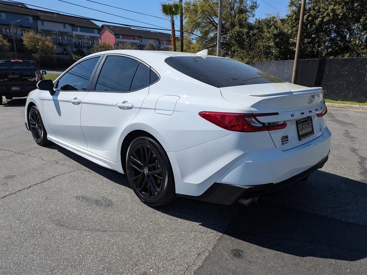 Toyota Camry Hybrid XLE 2025