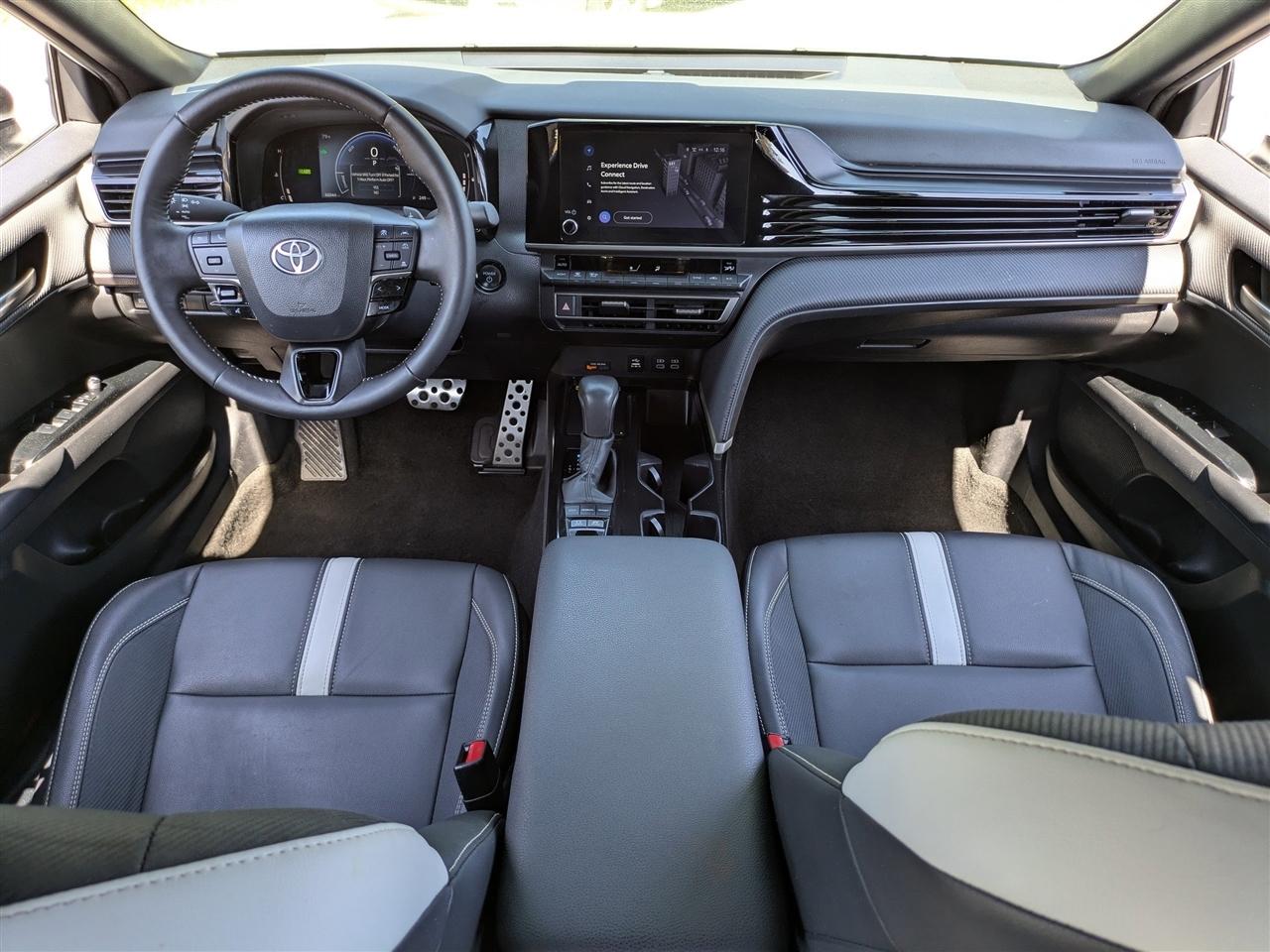 Toyota Camry Hybrid XLE 2025