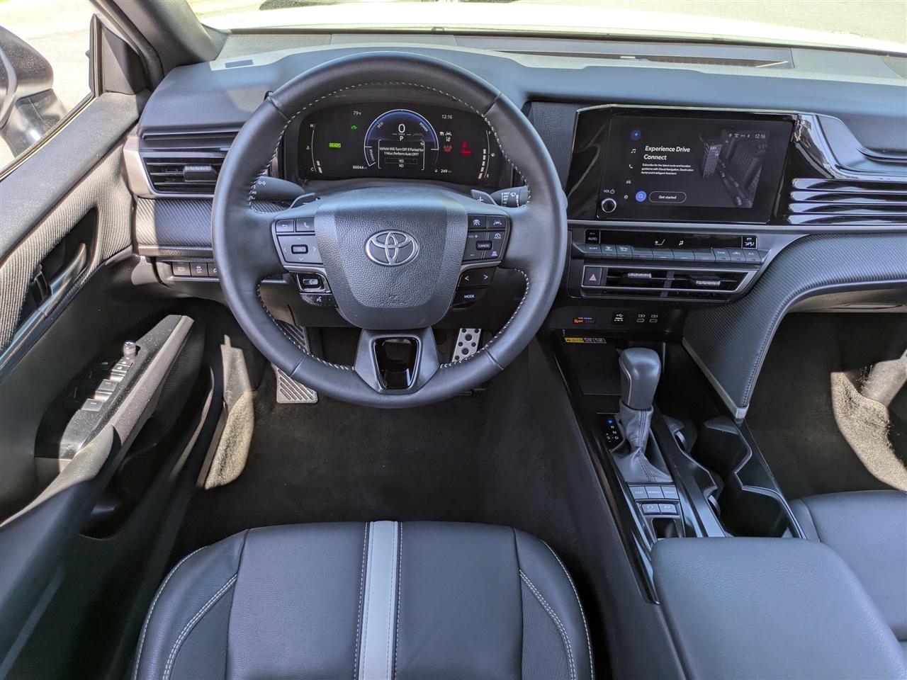 Toyota Camry Hybrid XLE 2025