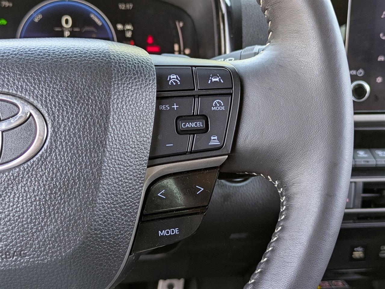 Toyota Camry Hybrid XLE 2025