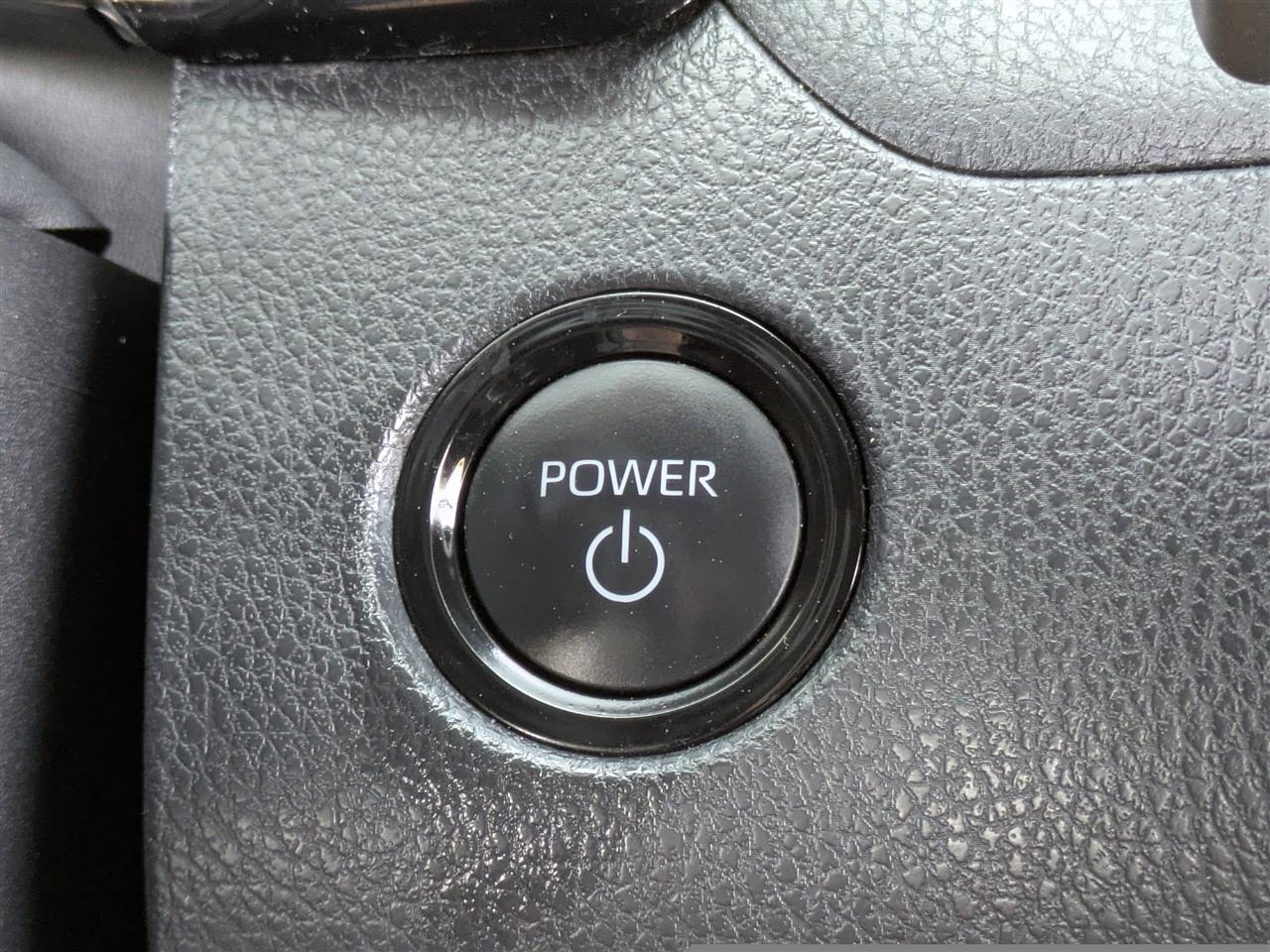 Toyota Camry Hybrid XLE 2025